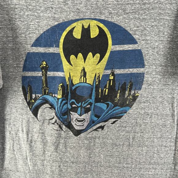 Batman Shirt Mens Large Gray T-shirt Logo Super Hero Comfort DC Comics - Picture 4 of 9